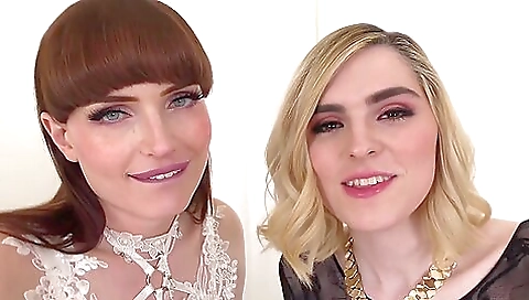 Blonde and brunette share a big ass and a nice pussy