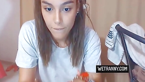 Tattooed brunette beauty plays a solo video in amateur