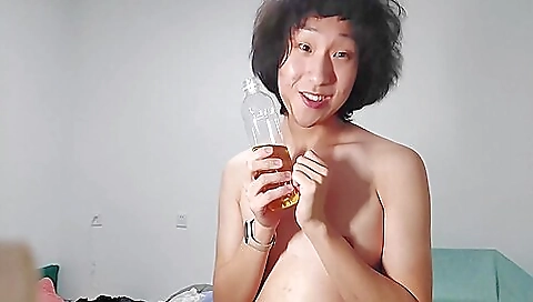 Mature asian girl with a big ass showing her feet and pussy