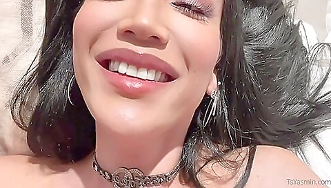 Bareback anal movie featuring a shemale with a booty